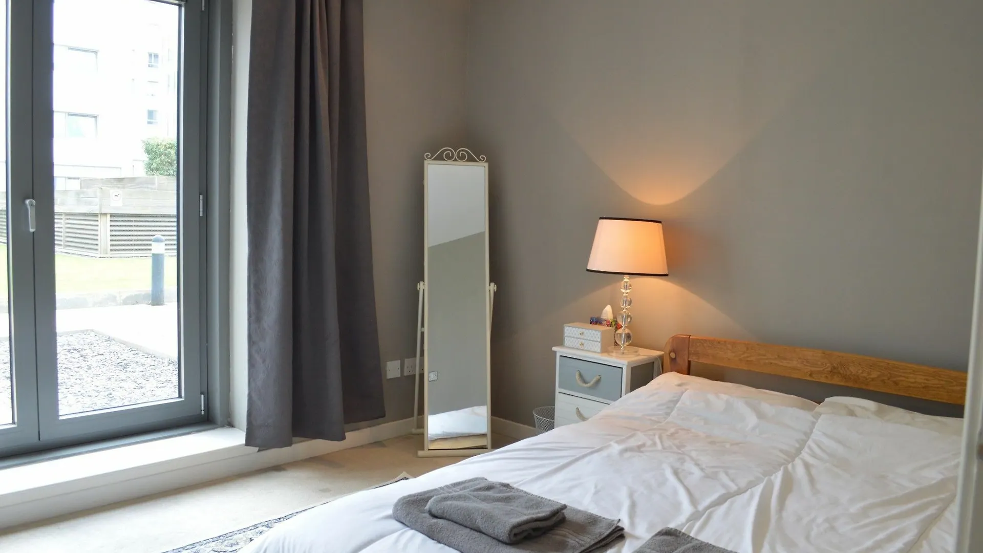 2 Bedroom Apartment By The Sea Edinburgh